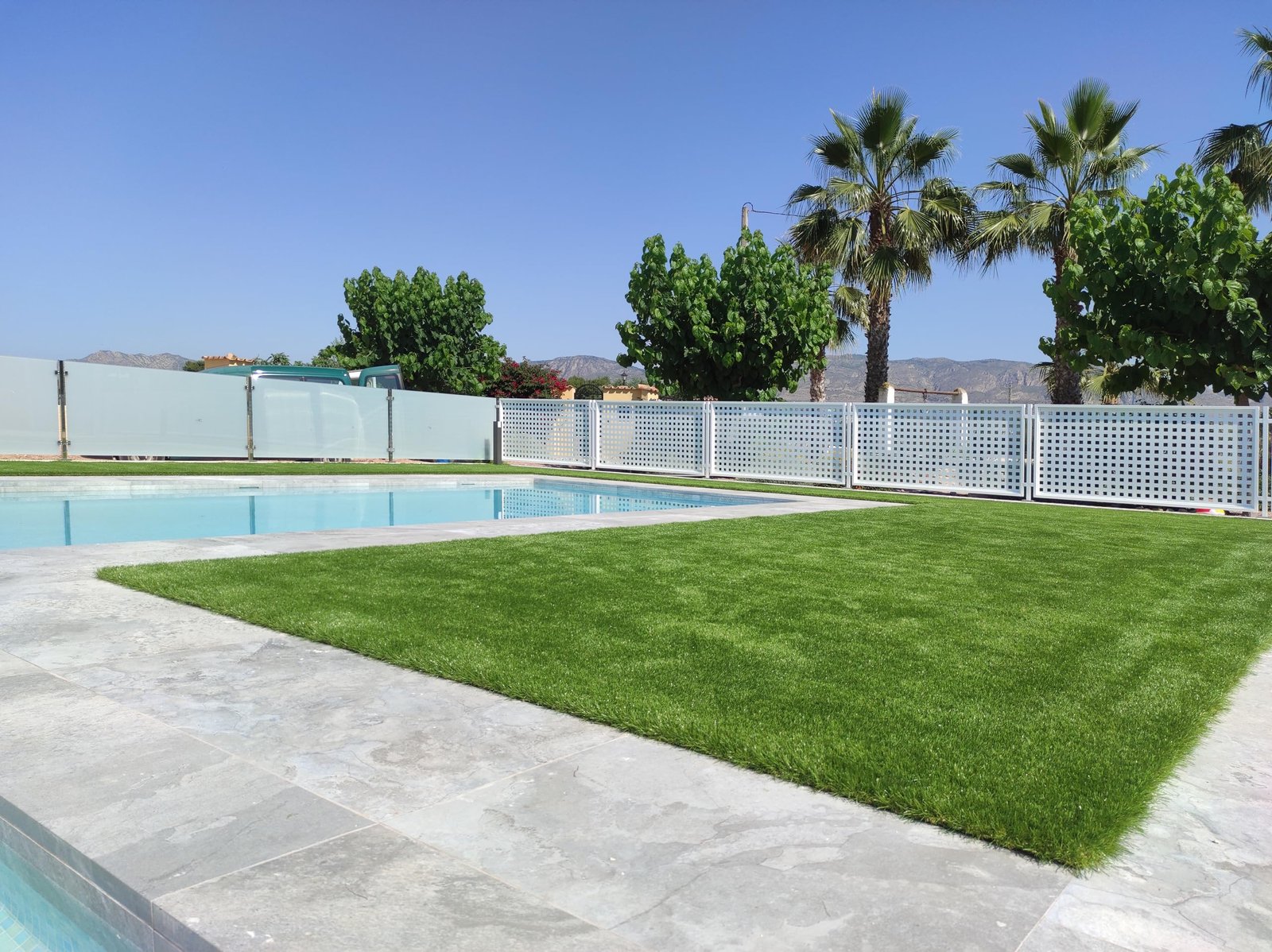 Césped Artificial 1x5 m | 40 mm, Decorativo, Resistente y Fácil de Instalar